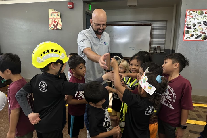 Hawaii OM Team with Children